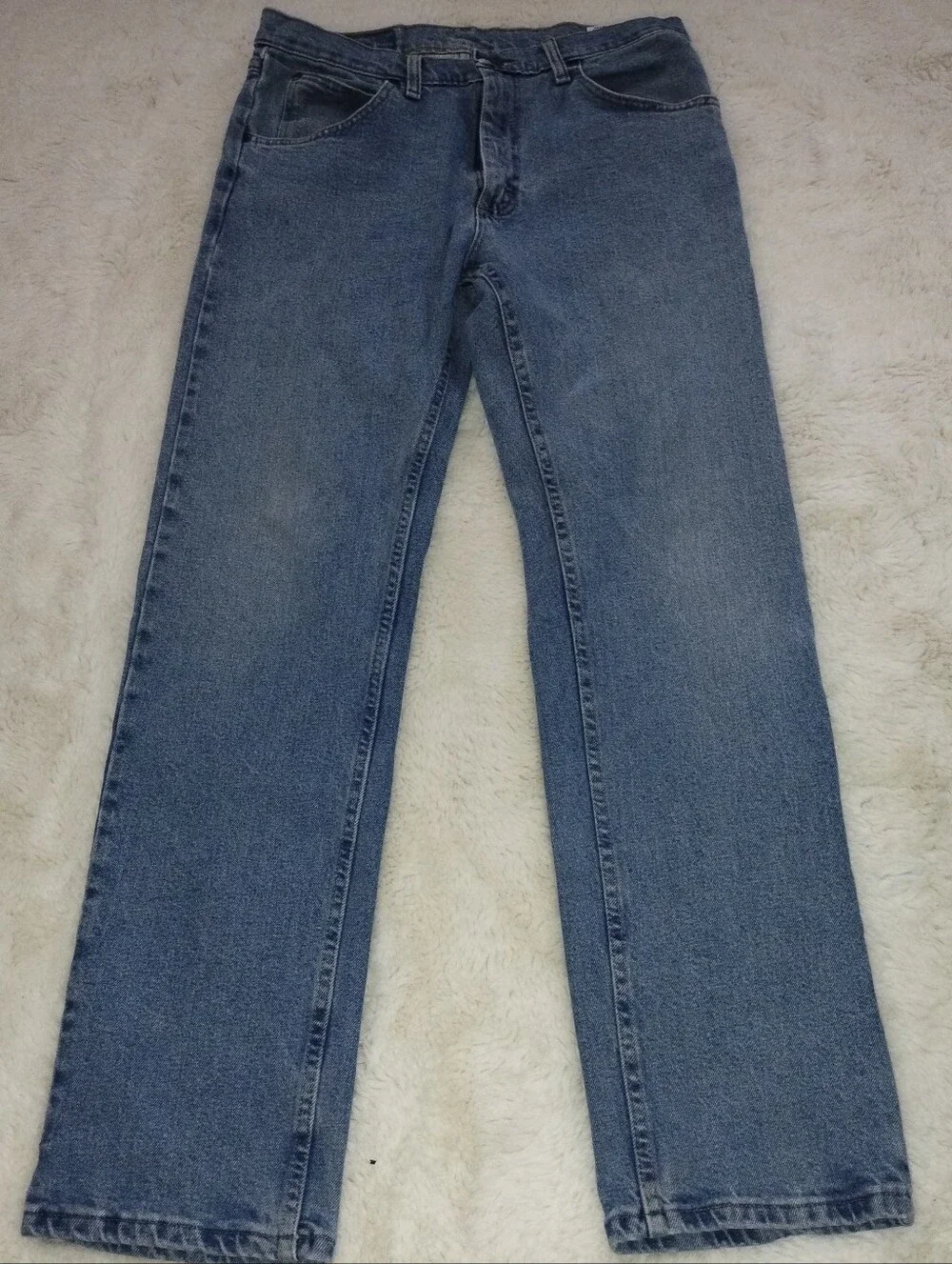 Wrangler Men’s Relaxed Fit Classic Blue Jeans